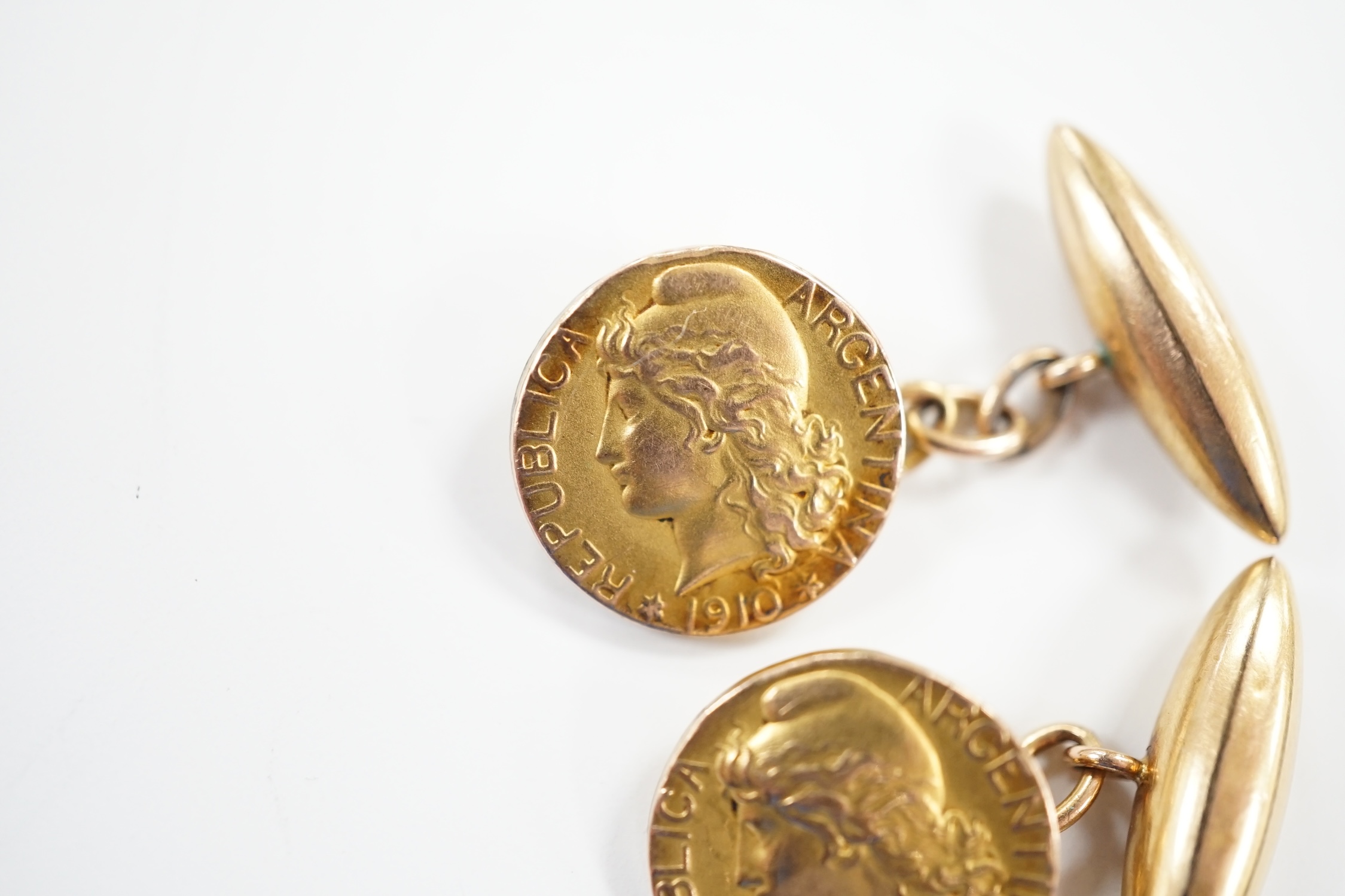 A pair of Argentinian yellow metal? commemorative coin cufflinks, 13mm., Total weight 4.2g